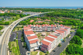 Cozy Queen Suite in European Village with Balcony view near beaches